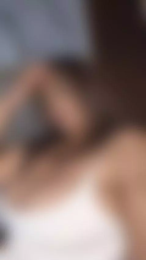 I am a beautiful rose of large petals🌹 by emilyduran99