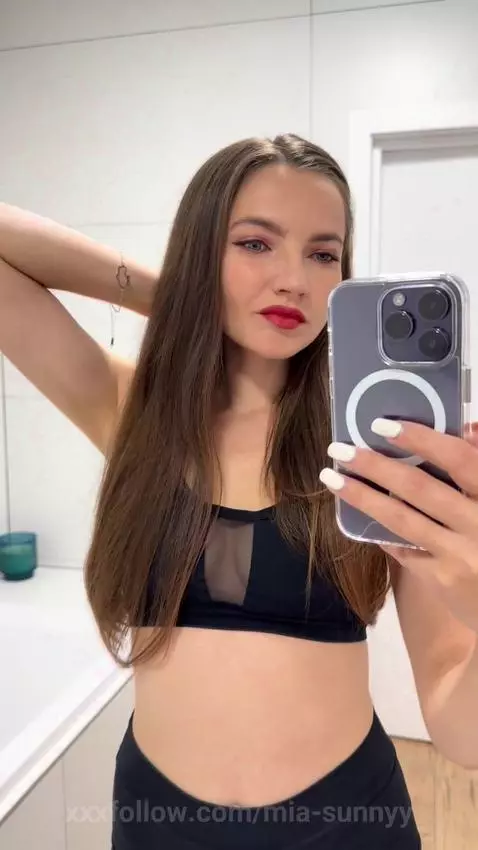 look and admire by mia-sunnyy