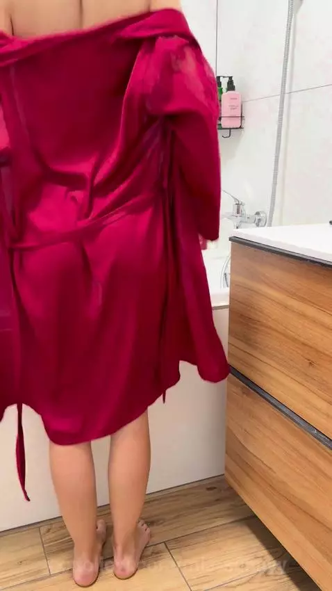 come take a shower with me by mia-sunnyy