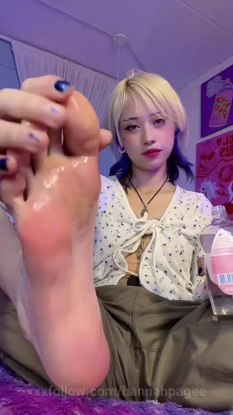 I love oil massages on my feet 💦🔥 by hannahpagee