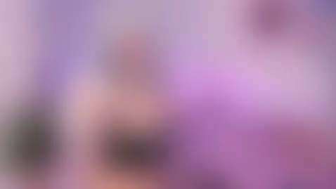 I like your attention to my skin by zoelynch