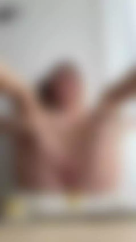 My skin feels electric today, want to touch? 💋✨ by curlypolly