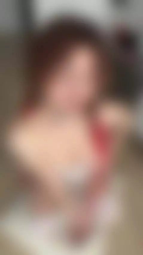 You can see the air pulsing 💋💦 by curlypolly