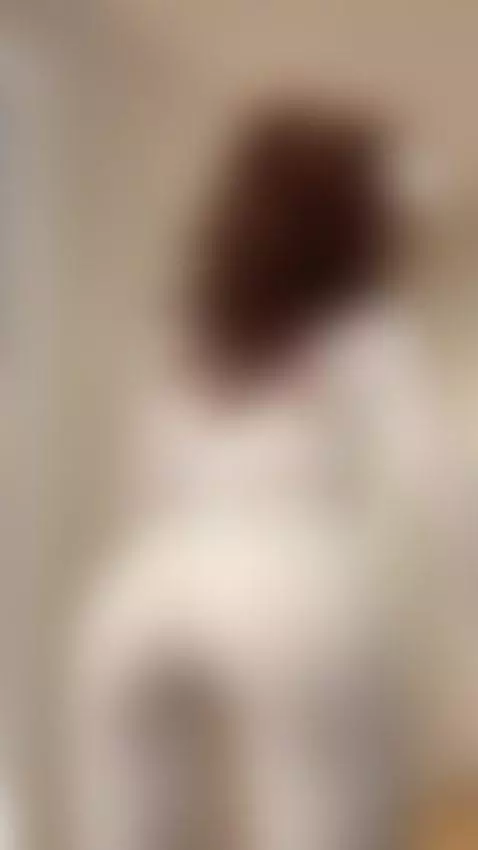 My skin carries quiet heat 💋💫 by curlypolly