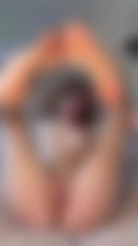 Tonight feels too good to keep my hands to myself 💖🔥 by curlypolly