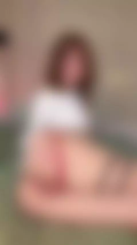 The air thickens with soft movement 😮‍💨💋 by curlypolly