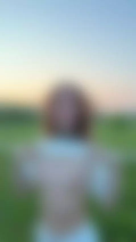 The air softens around me 💋💫 by curlypolly