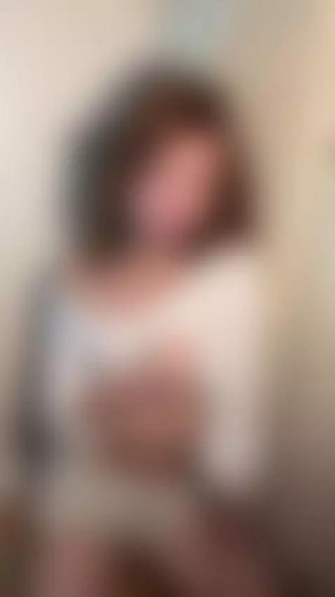 My movement paints warmth in the air 💋🔥 by curlypolly