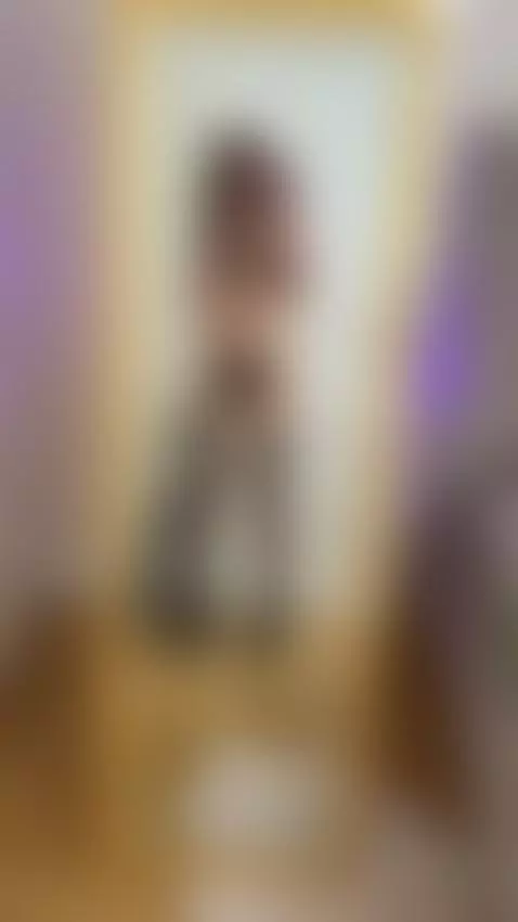 My skin carries quiet heat 💋💫 by curlypolly