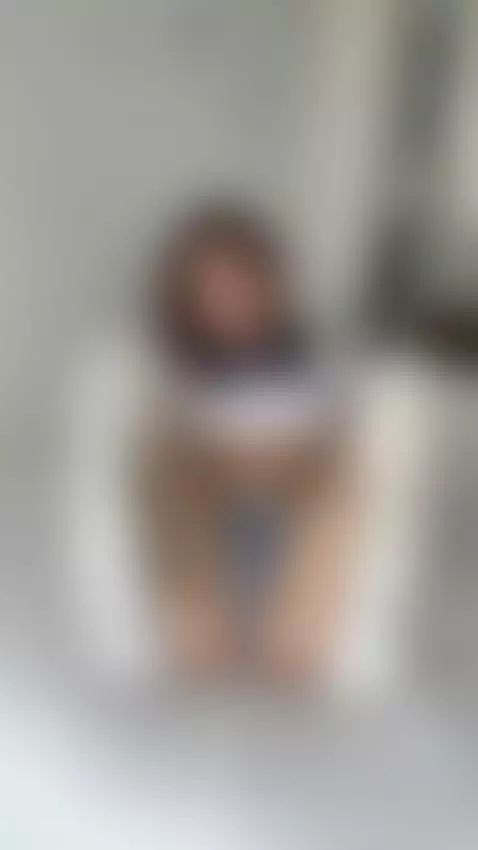 I move unhurried, fully aware 💦🩶 by curlypolly