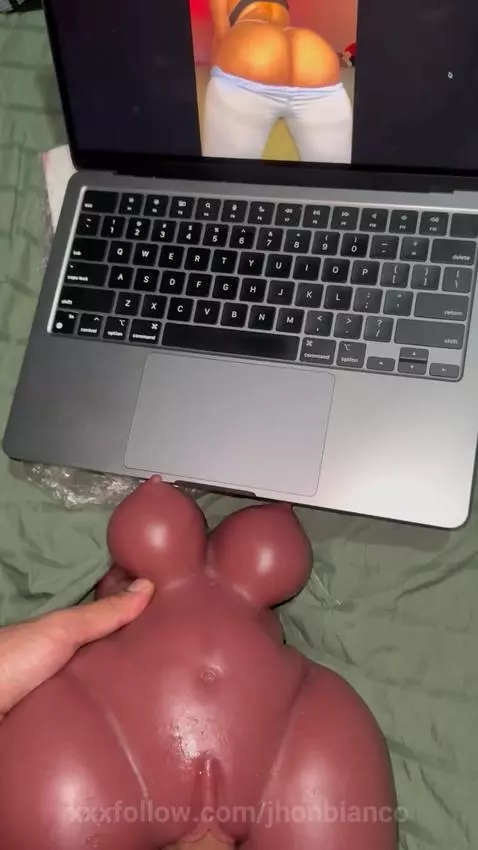 Hypnotized with my brunette's big ass by jhonbianco