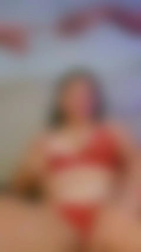 Sexy red by bellarouxx