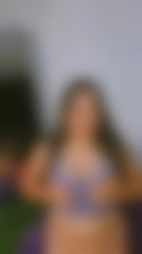 Come to play with me by bellarouxx