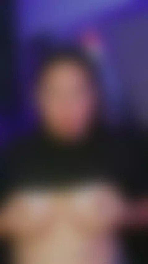 Juicy boobs...Ill wait for u in my room by bellarouxx