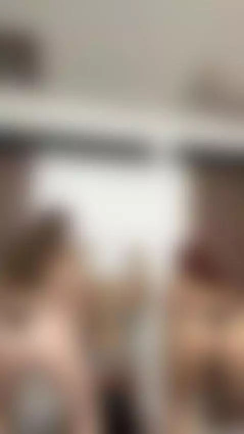 Fun and sexy friends 🔥🤤 by sammyyjoness