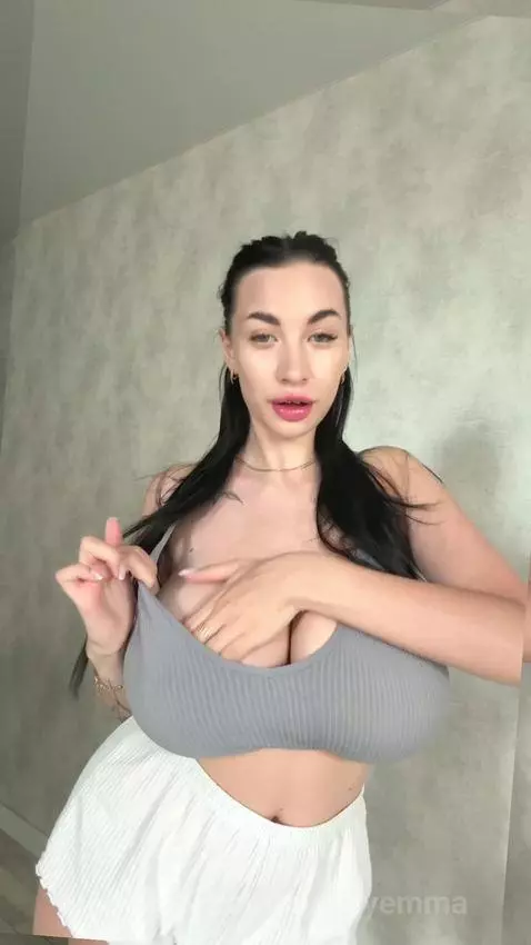 Short tease: sultry moment. Want more? Tap my profile by bustyyemma