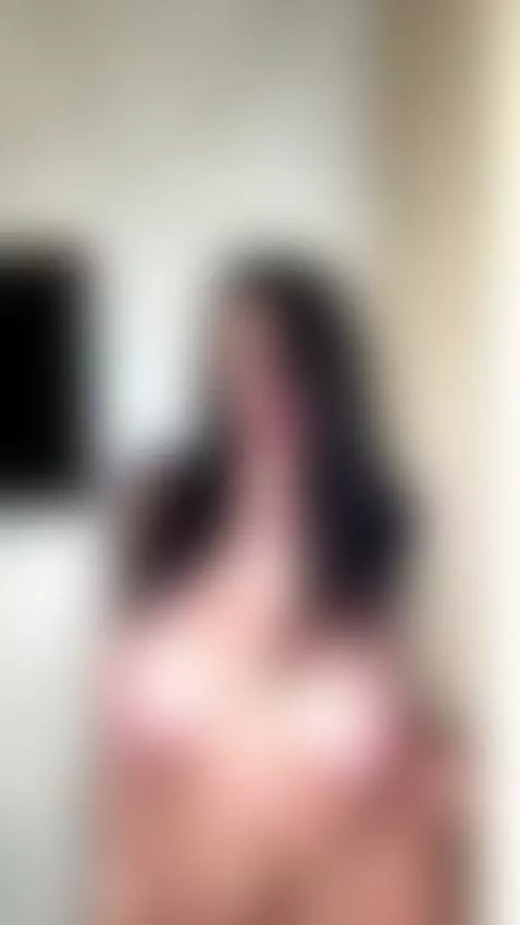 18🔞 Busty babe's massive TITS by bustyyemma