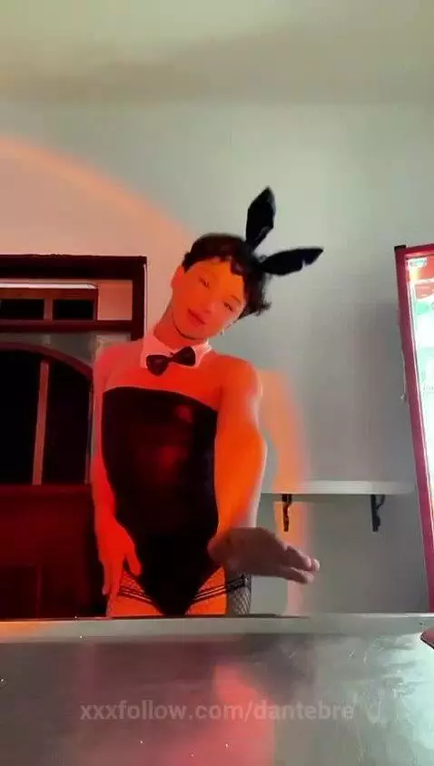 I'm not looking for attention, just looks that understand wh... by dantebre