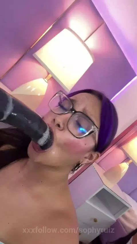 A sweet blowjob to this BBC by sophyruiz
