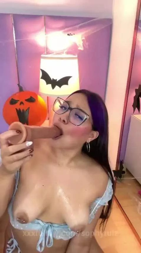 Delicious blowjob by sophyruiz