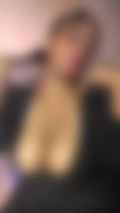 Hello, my love by sweetbustyroxy