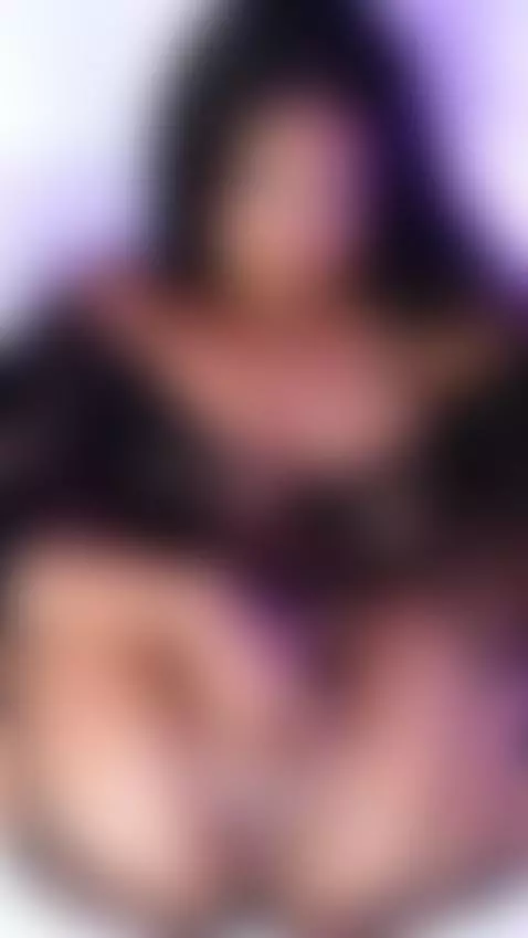 I'm wet, restless... and wanting you to see me 😏 by julitpink