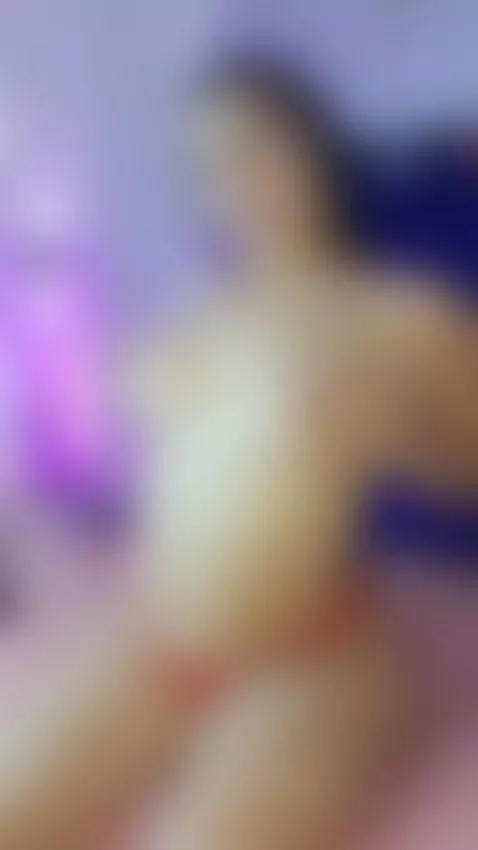 The red of desire, the brightness of my skin and my desire t... by juliethaevanss