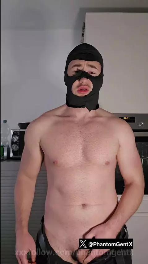 Watch PhantomGentX Getting hard by phantomgentx