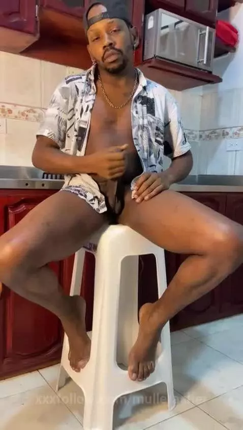 Presence that imposes, gaze that captures, attitude that dom... by mullerasher