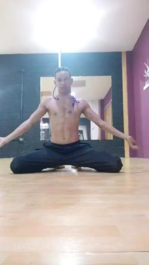 Just look at me and tell me if you can resist temptation. by erickzhimerman