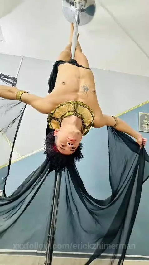 I can't sleep... can you keep me company? by erickzhimerman