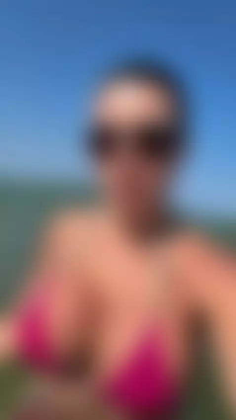 any volunteers who would want to see me naked? by evajgri