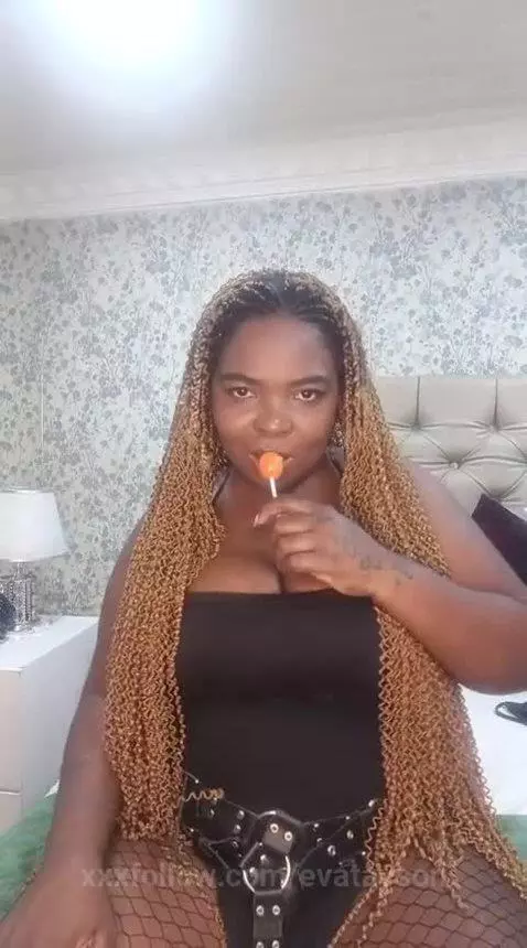 You smile like you know exactly what you’re doing to me. by evatayson