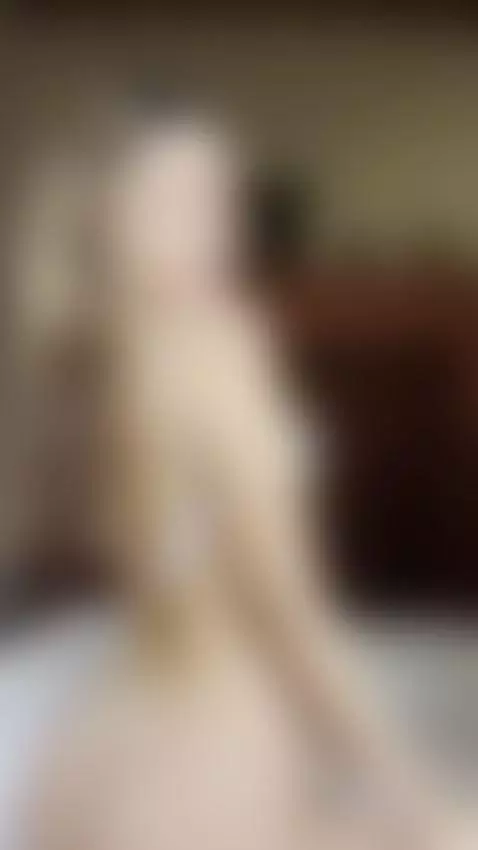 The view is better from behind. 👀 by nicoleluna