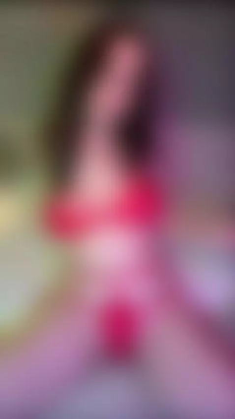 Follow her in bio and get inspired every day! 🌈 by eliseloops