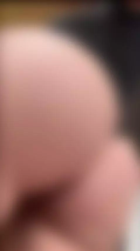 I’m the type of girl that asks you to cum on my ass by ellaquen