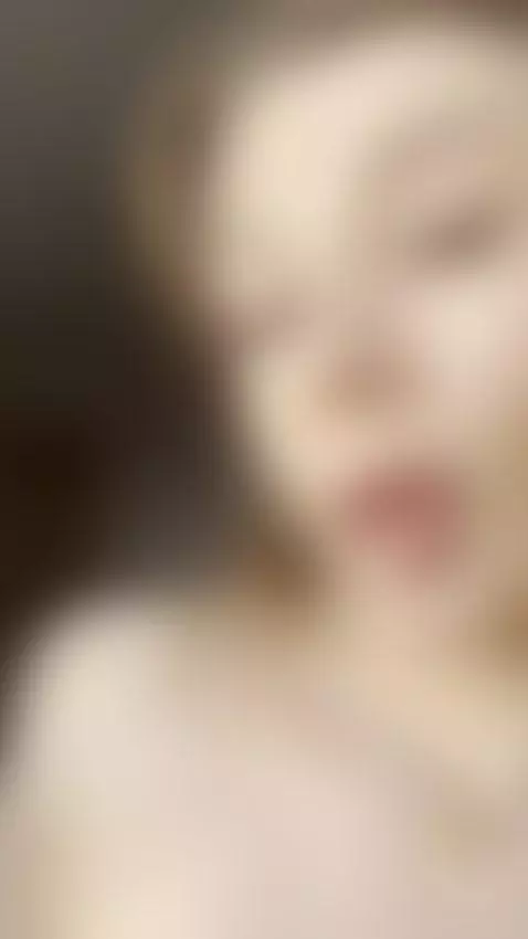 Cum on my lips and watch me swallow 🖤 by ellaquen
