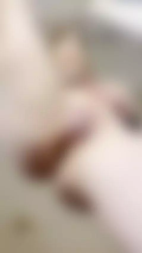 Wet pussy gushing as fingers dig deep 🤤 by ellaquen
