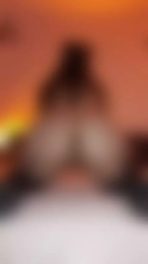 Thick ass spread wide on the bed 🥵 by ellaquen