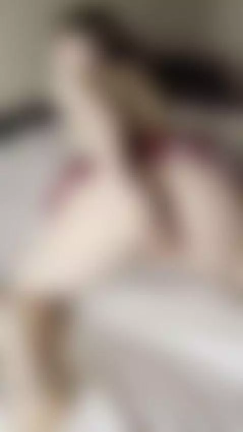 Thick ass spread wide, fingers teasing wet slit 🔥 by ellaquen