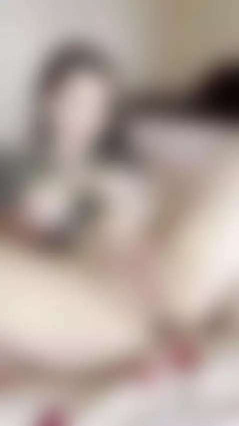 She spreads wet pussy for the camera by ellaquen