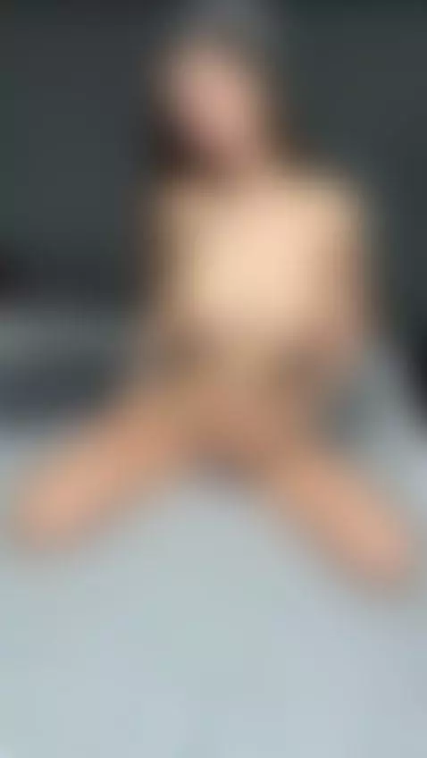 Enjoying herself and her mood 💗🌿 Hit like and subscribe! by veolaaa