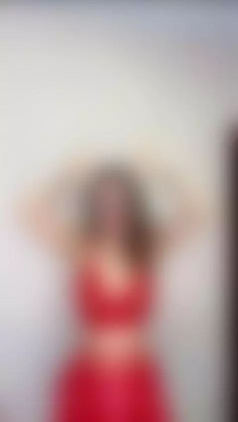 Slow movements and a burning gaze 💋 Stay here by veolaaa