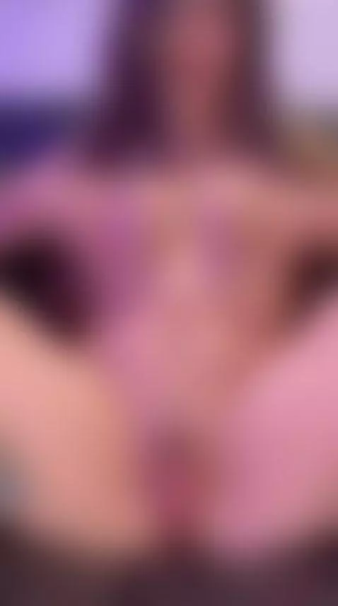 Watch me spread my legs so you can admire my delicious pussy... by myapril