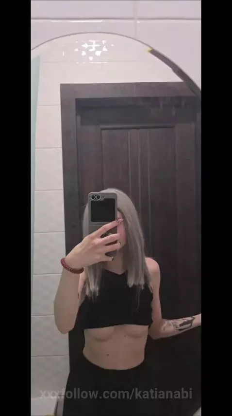 Her mood is fantastic! Follow her! 😄 by katianabi