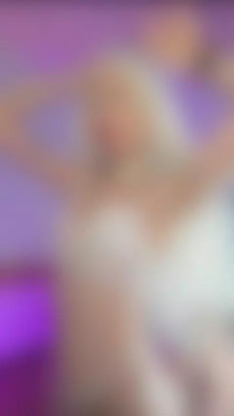 Too tempting to ignore 🍓 Don’t resist by katianabi