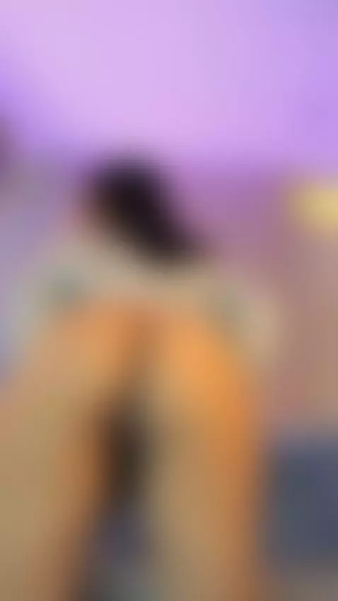 Booty so good makes you wanna eat it 🍽 Watch her live at cam... by casa-salsa