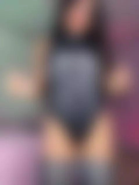 I bend over for one reason… to make you lose control 
ONLINE... by misszoelaurent