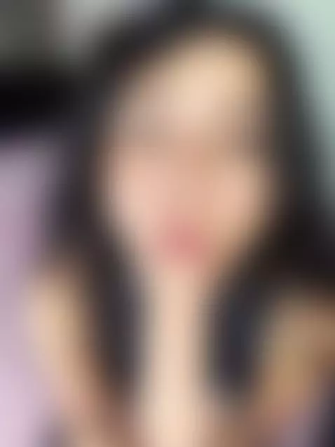 A queen in public, a demon in private ONLINE NOW by misszoelaurent