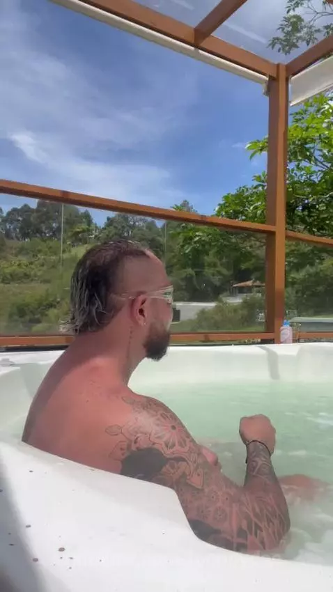 Am onlinee https://es.chaturbate.com/toonnydee/ by toonnydee